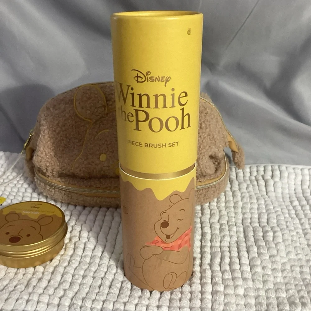 SPECTRUM Limit Ed Disney Winnie The Pooh Fuzzy Makeup Bag, Brush Set & Cleaner